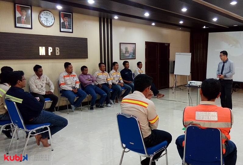 Training For Leader di PT Riung Mitra Lestari Kubik