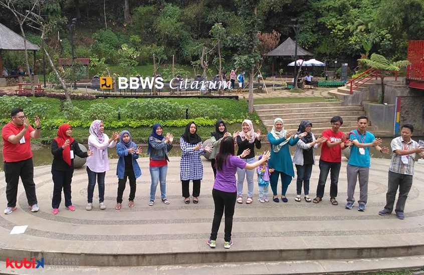 Seminar dan Team Building Program di Telkom Group