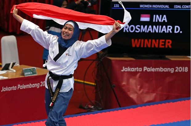 defia rosmaniar raih medali emas pertama indonesia di asian games 2018 iI6